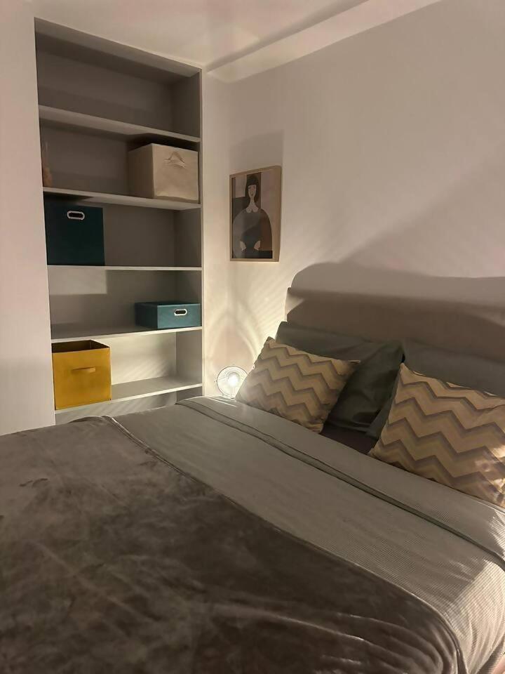 Stylish Renovated Apartment In Chiado Lisbon Luaran gambar