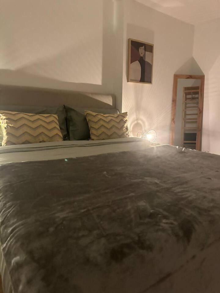 Stylish Renovated Apartment In Chiado Lisbon Luaran gambar