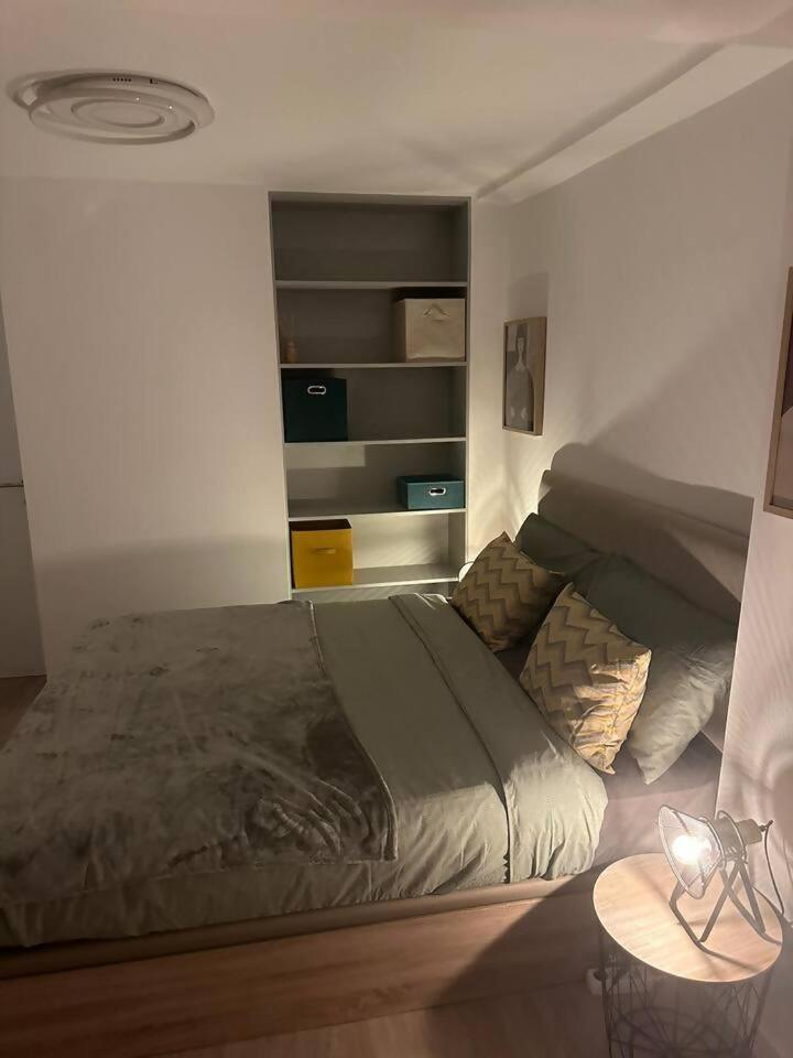 Stylish Renovated Apartment In Chiado Lisbon Luaran gambar