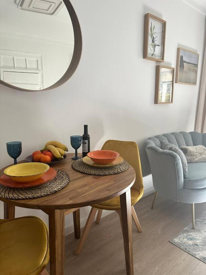 Stylish Renovated Apartment In Chiado Lisbon Luaran gambar
