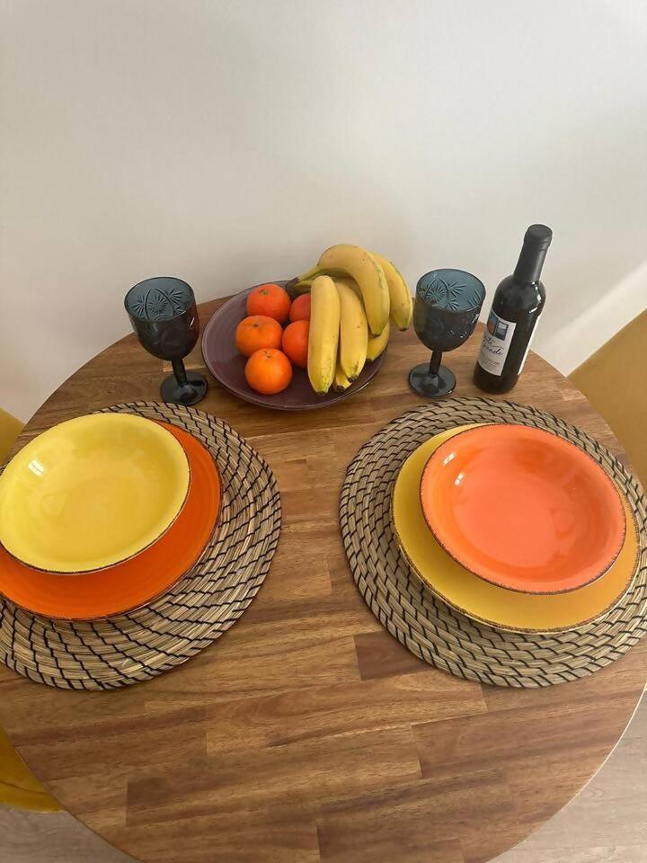Stylish Renovated Apartment In Chiado Lisbon Luaran gambar